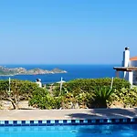 Okeanides Villa *