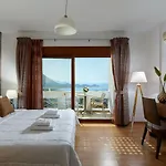 Okeanides Villa *