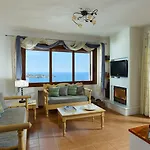Villa Okeanides