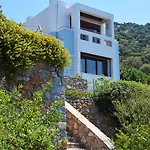 Okeanides Villa *