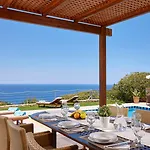 Villa Okeanides *