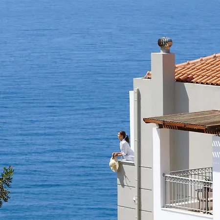 Okeanides Villa *