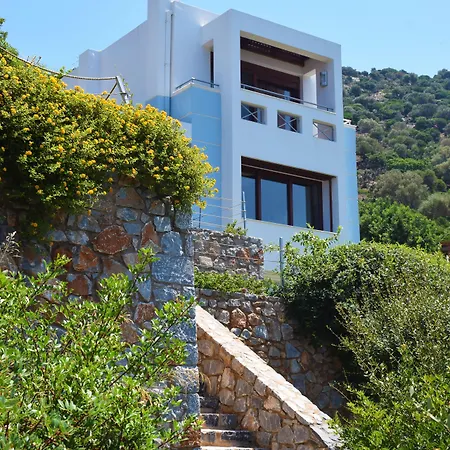 Okeanides Villa *