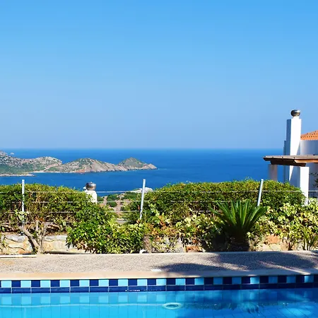Okeanides Villa *